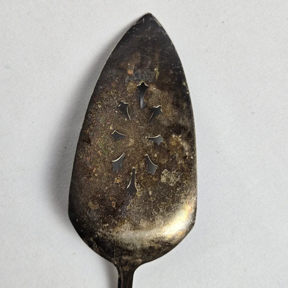 IS‎ Wilshire Silverware Silverplate 1933 Solid Pierced Pie Cake Server, 8.5
